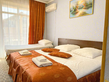 Трехместный номер «Комфорт» в Гостинице Шарм