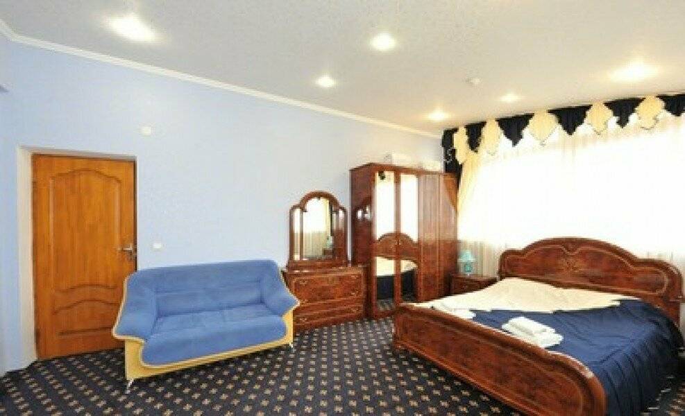 Люкс с кроватью размера «king-size» и балконом